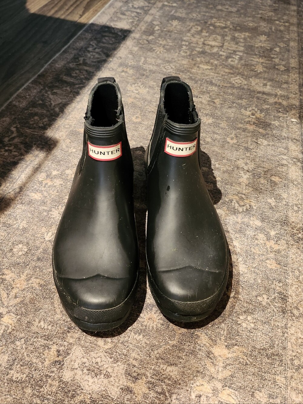 Hunter Womens  Black Short Chelsea Rain Boots with Red Logo Sz 6.5
